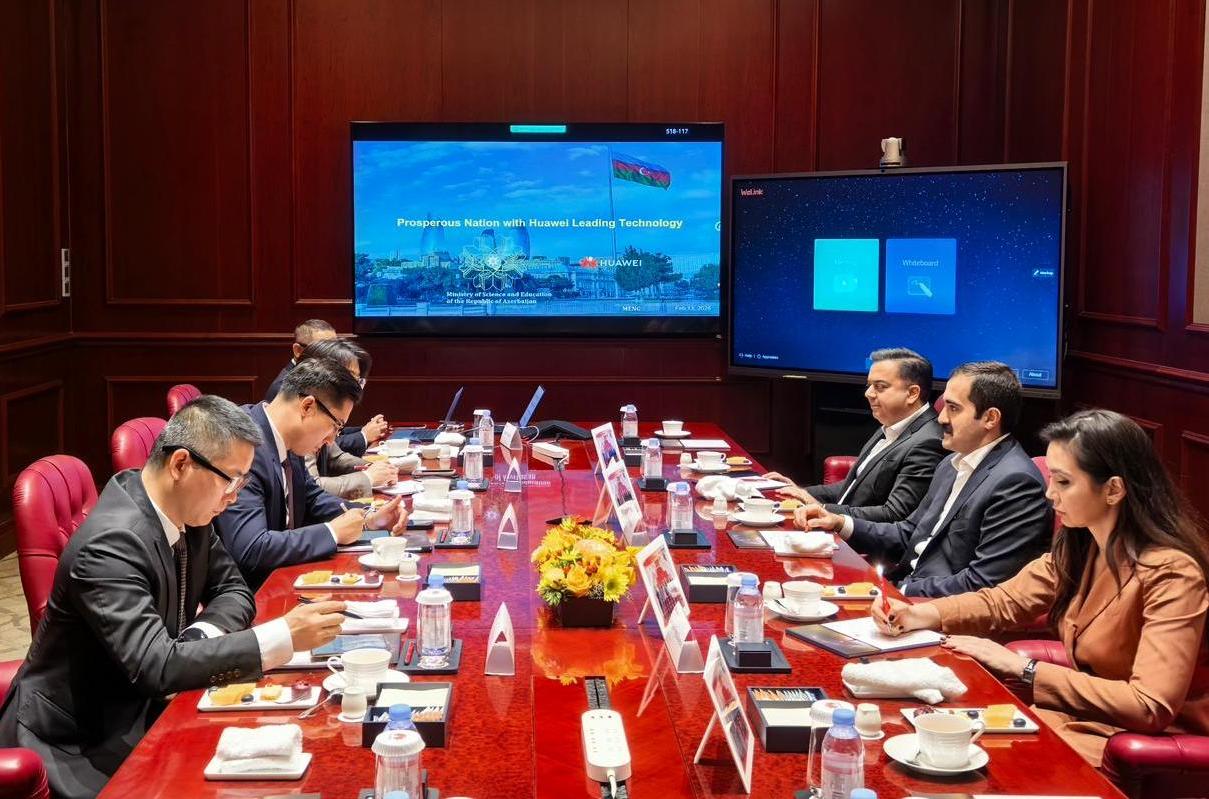 Elm və təhsil nazirin müavini Çində "Huawei" şirkətinin rəsmiləri ilə görüşüb