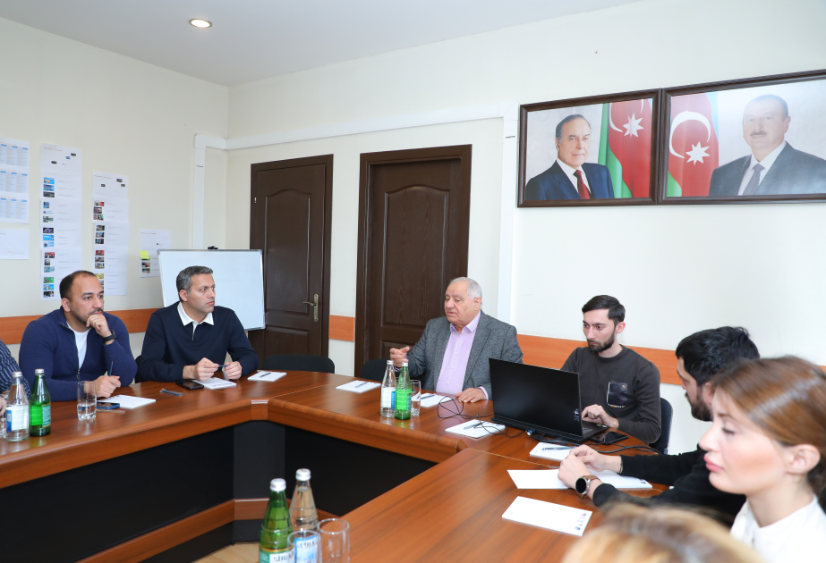  “Ekran-efirdə ədəbi tələffüz və publisistik üslub” mövzusunda təlim təşkil olunub