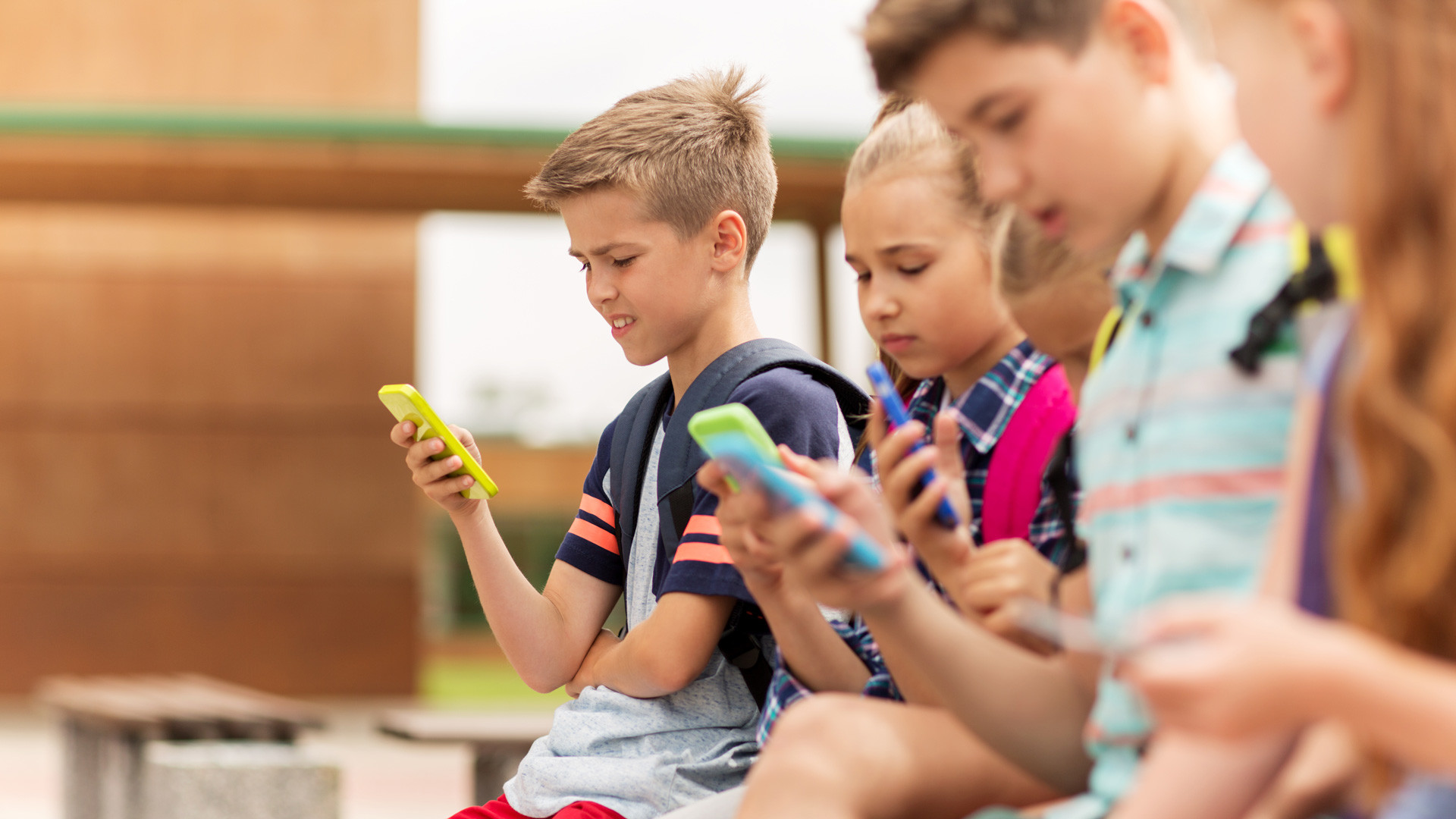 Böyük Britaniyada 16 yaşdan kiçiklər üçün sosial şəbəkələr qadağan oluna bilər