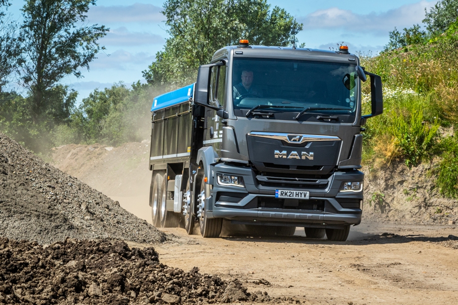 Yol polisi yük avtomobillərinin sürücülərinə çağırış edib