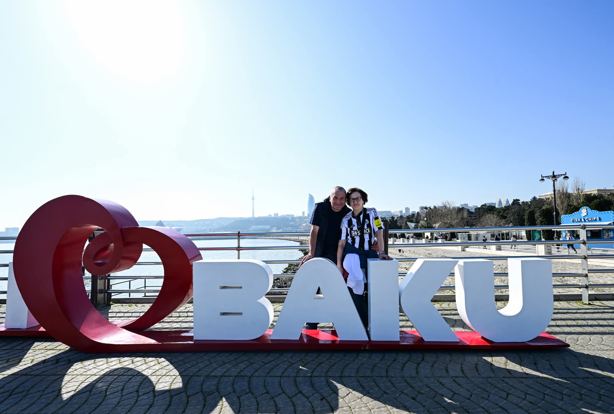 "Nyukasl Yunayted" Bakıya gələn azarkeşlərinin fotolarını paylaşdı 