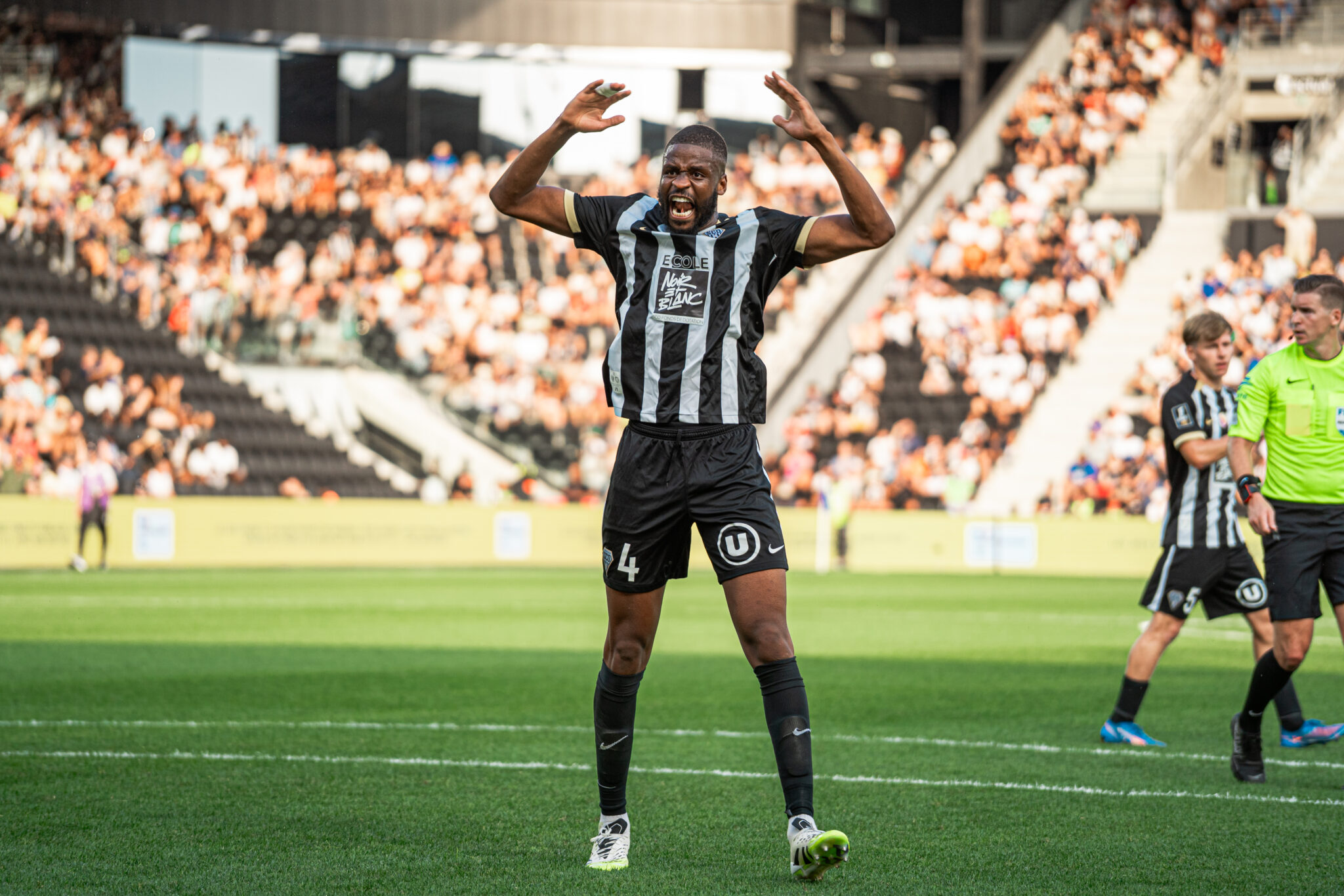 "Qalatasaray" Fransa klubunun müdafiəçisini istəyir 