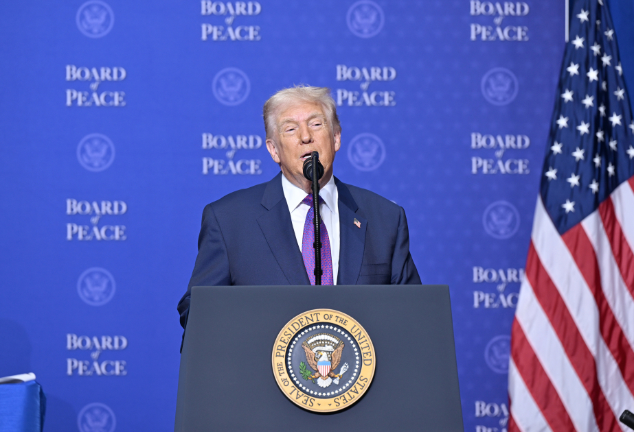 Donald Tramp Sülh Şurasının yekun qətnaməsini imzalayıb