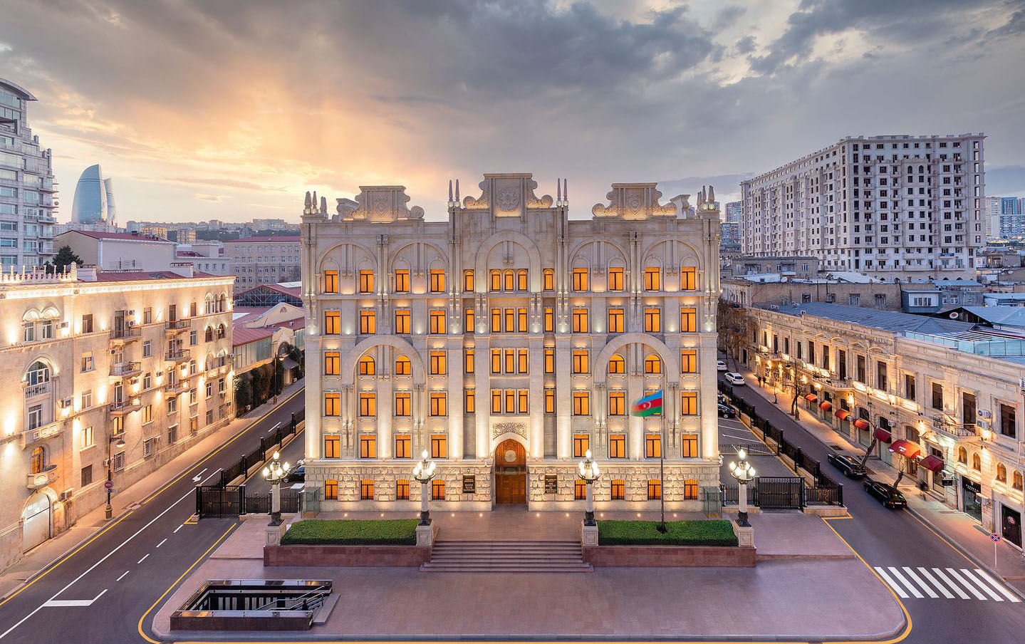 Bakıda çalışdıqları şirkətin anbarından 10 min manatlıq oğurluq edən şəxslər tutulub