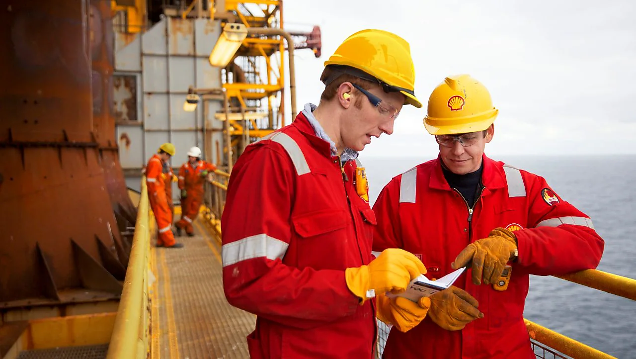 Neft-qaz sektorunda çalışanların sayı açıqlanıb