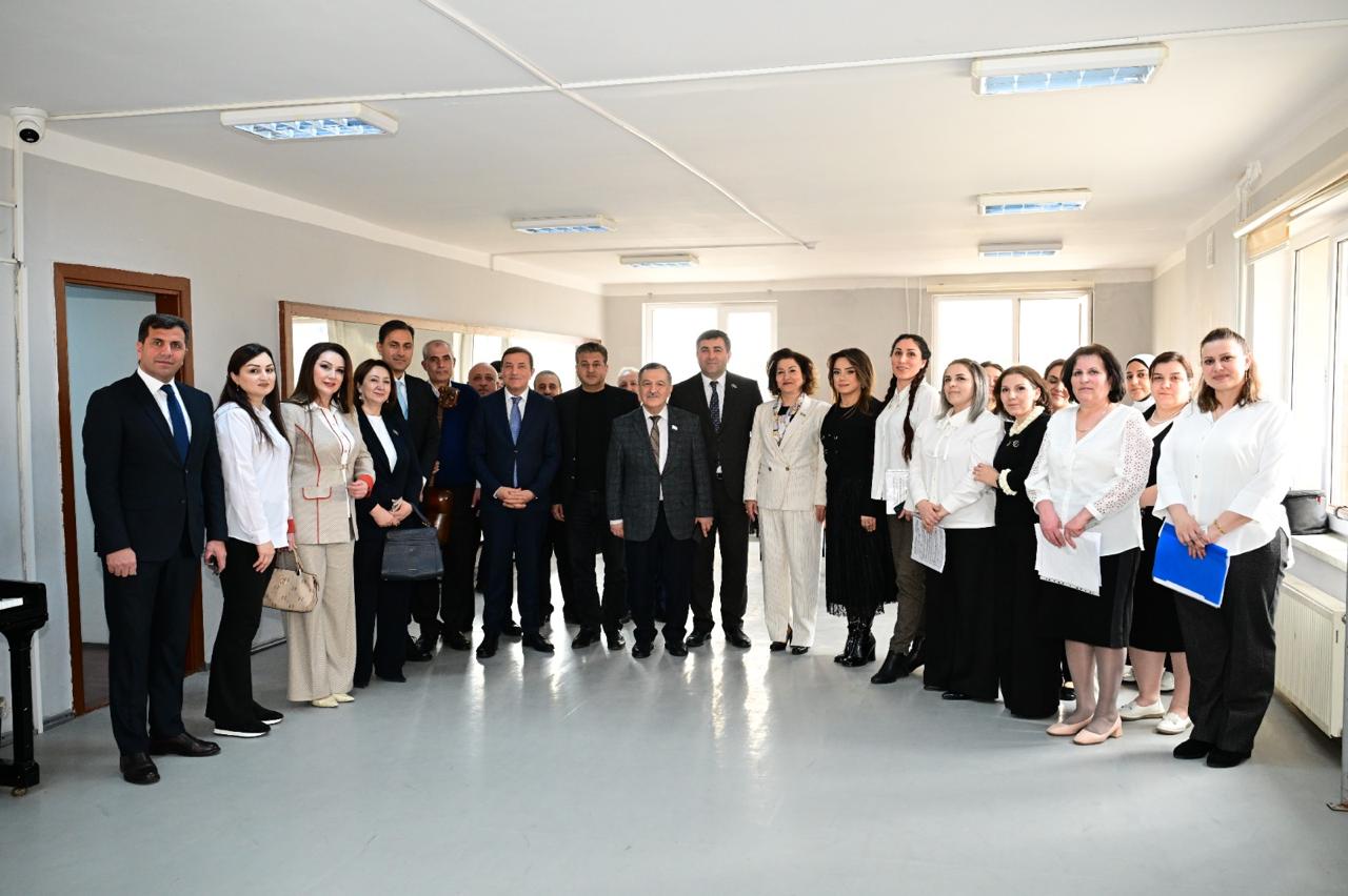 Millət vəkilləri və incəsənət xadimləri attestasiya prosesini müşahidə ediblər