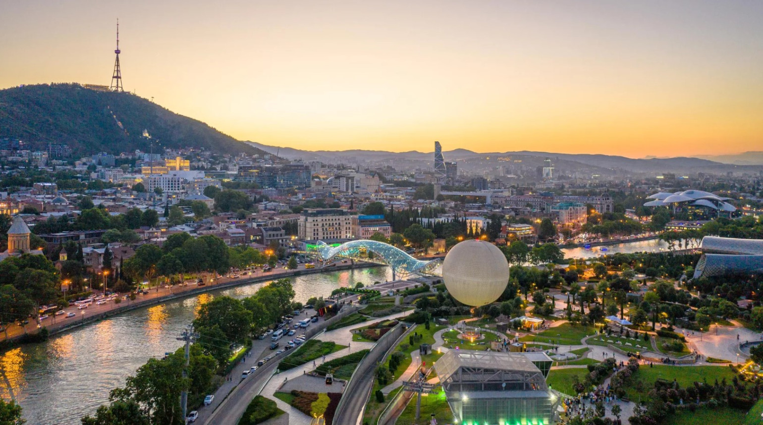 Gürcüstan Ukrayna vətəndaşları üçün vizasız qalma müddətini uzadıb