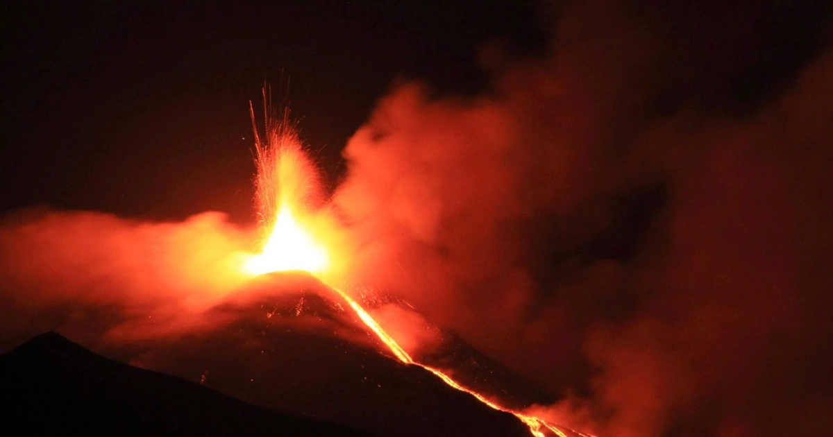 Kolumbiyada güclü vulkan püskürüb