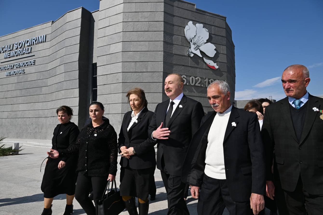 İlham Əliyevin sosial şəbəkə hesablarında dövlət başçısının Xocalı Soyqırımı Memorialının açılışında iştirakı ilə bağlı video paylaşılıb