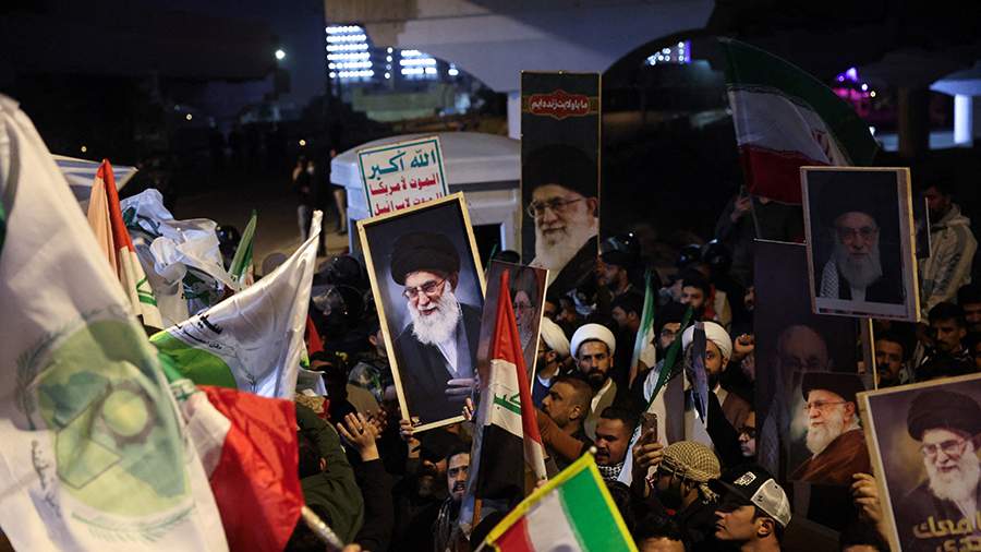 İran vətəndaşları Bağdadda ABŞ səfirliyinə hücum ediblər