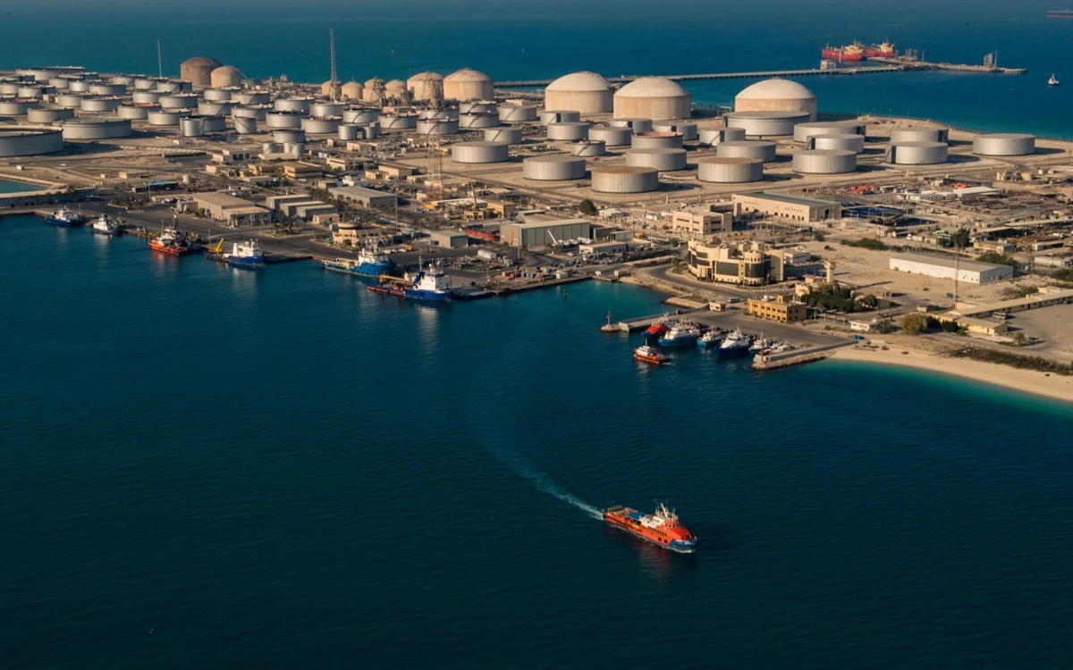 "Saudi Aramco" neft emalı zavodu fəaliyyətini dayandırıb