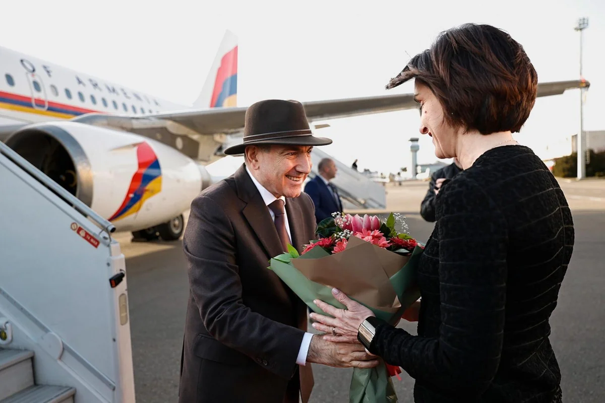 Paşinyan Gürcüstana səfər edib