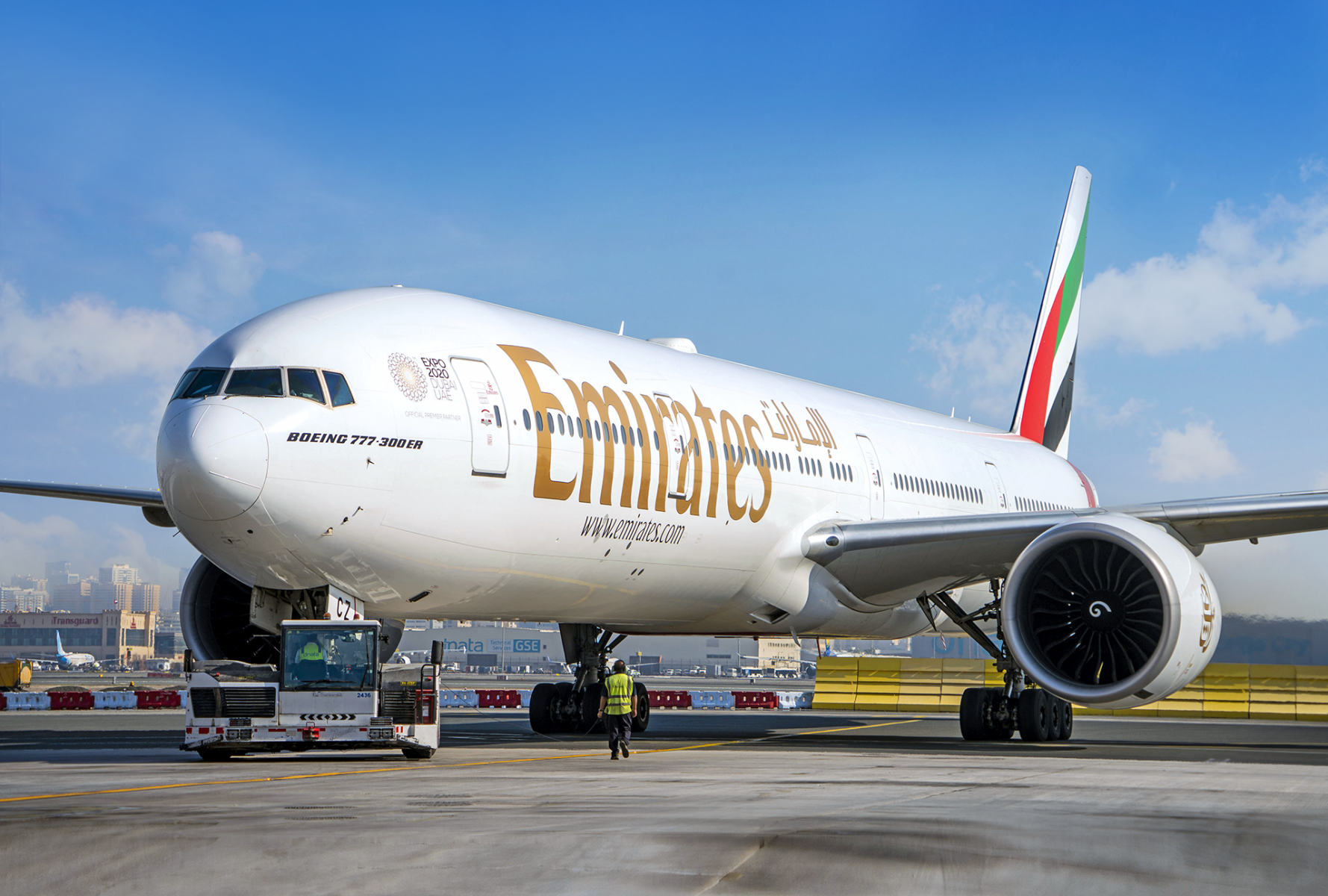 "Emirates" və "Etihad Airways" aviaşirkətləri məhdud uçuşları bərpa edib