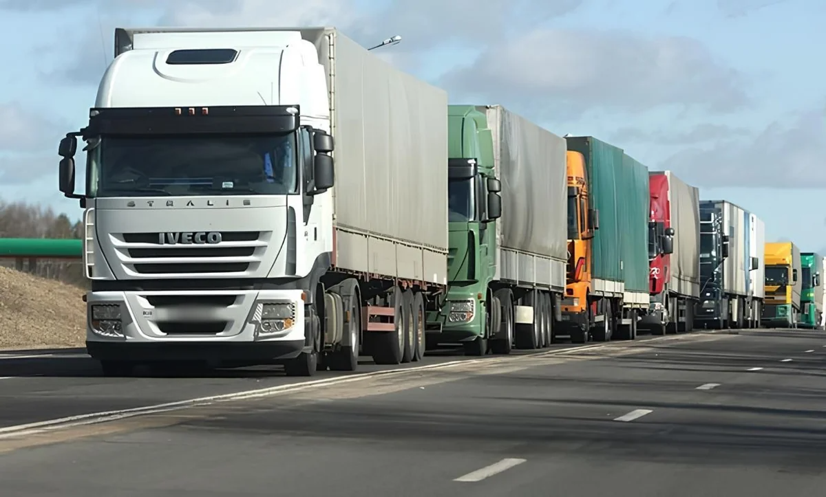 Azərbaycan və İran yük avtomobillərinin geri qayıtması üçün sərhəddə buraxılışa başlanılıb