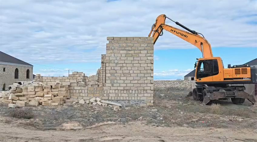 FHN tərəfindən qanunsuz tikililər sökülüb