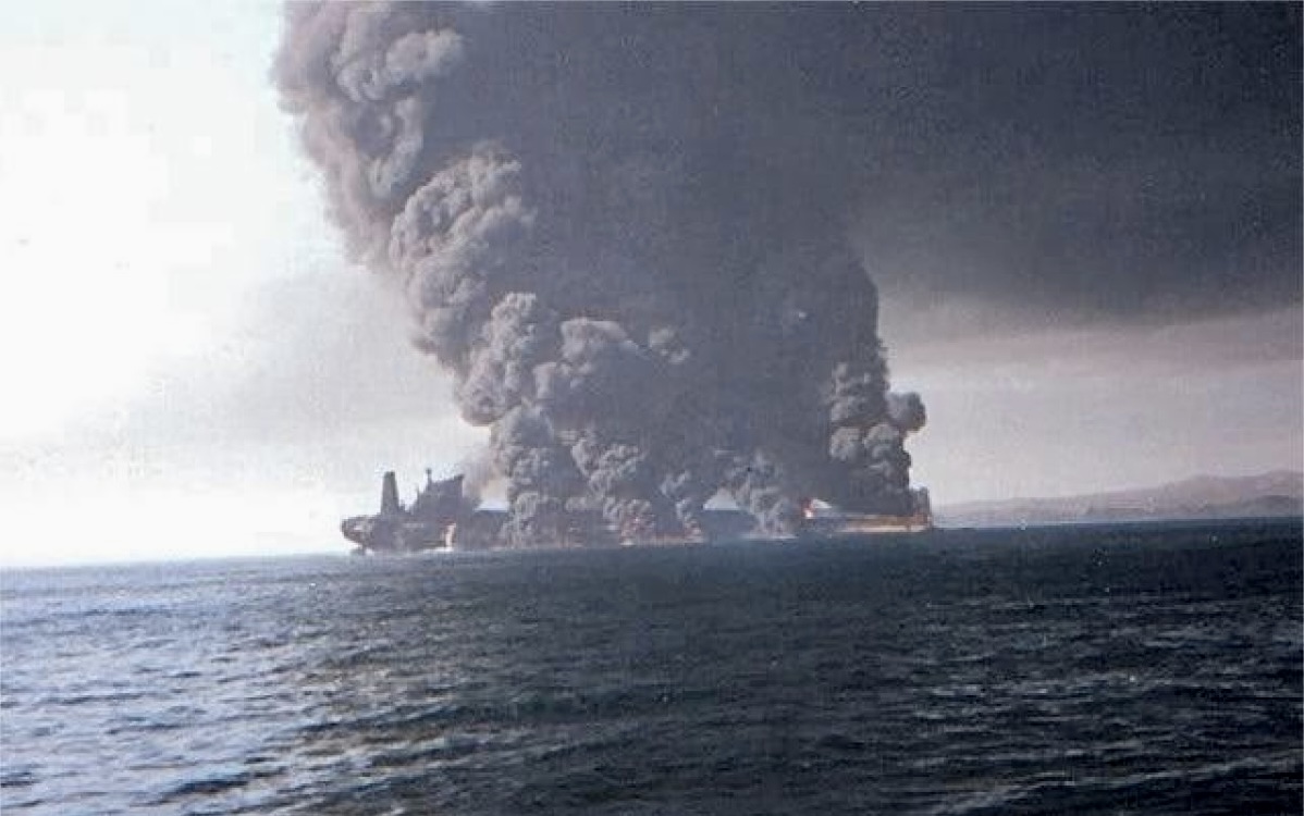 İran Körfəzdə “Louise” neft tankerinə PUA ilə hücum edib