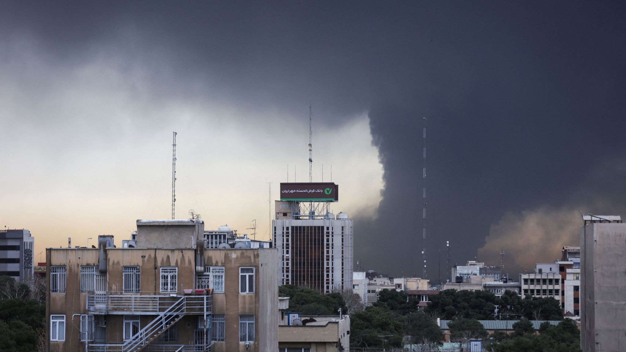 İsrail ordusu Tehranda SEPAH-ın Kosmik Qüvvələrinin qərargahına və sursat anbarlarına zərbə endirib