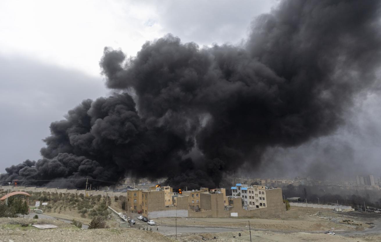 KİV: İsrail Beyrutun Şiyah və San-Terez bölgələrinə zərbələr endirib