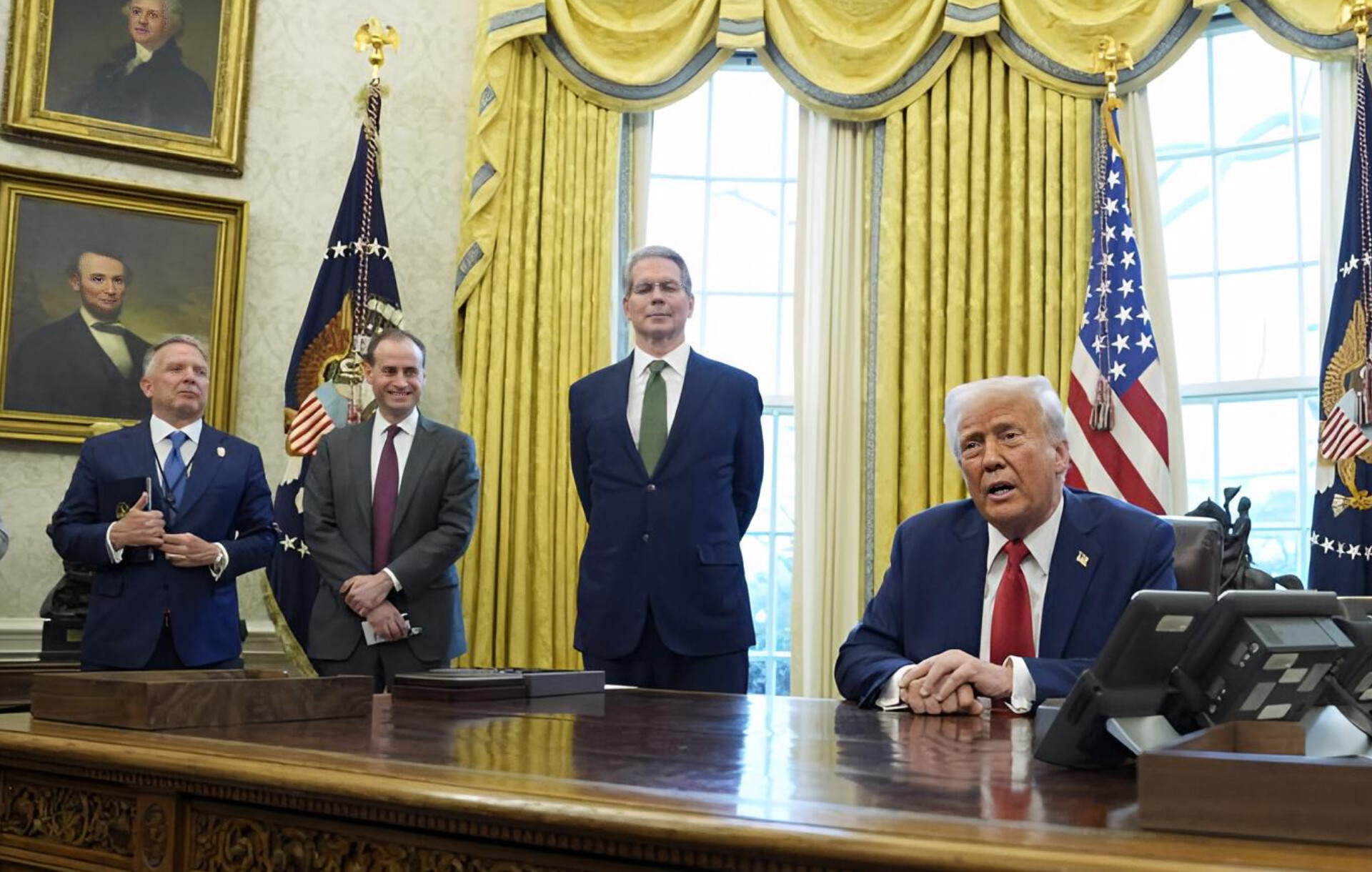 KİV: Müşavirləri Donald Trampa İranla müharibəni dayandırmağı tövsiyə edirlər