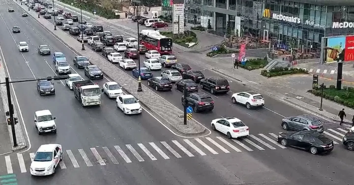 Hazırda Bakıda sıxlıq müşahidə olunan yollar açıqlanıb