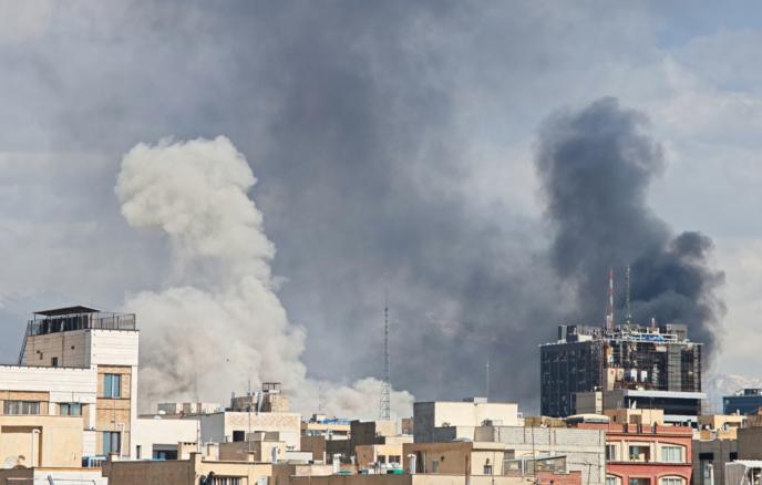 Salalah limanına zərbələr endirilib, neft anbarları zədələnib