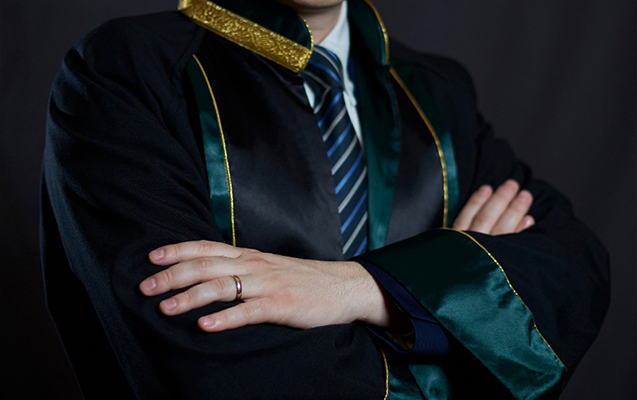 Azərbaycanda fəaliyyət göstərən vəkillərin sayı açıqlanıb