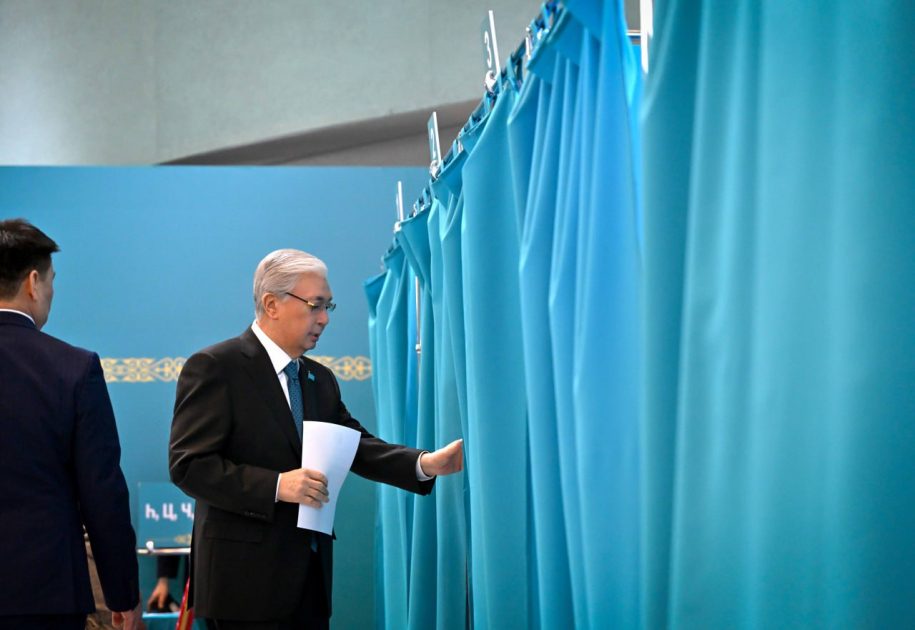 Qazaxıstan Prezidenti referendumda səs verib