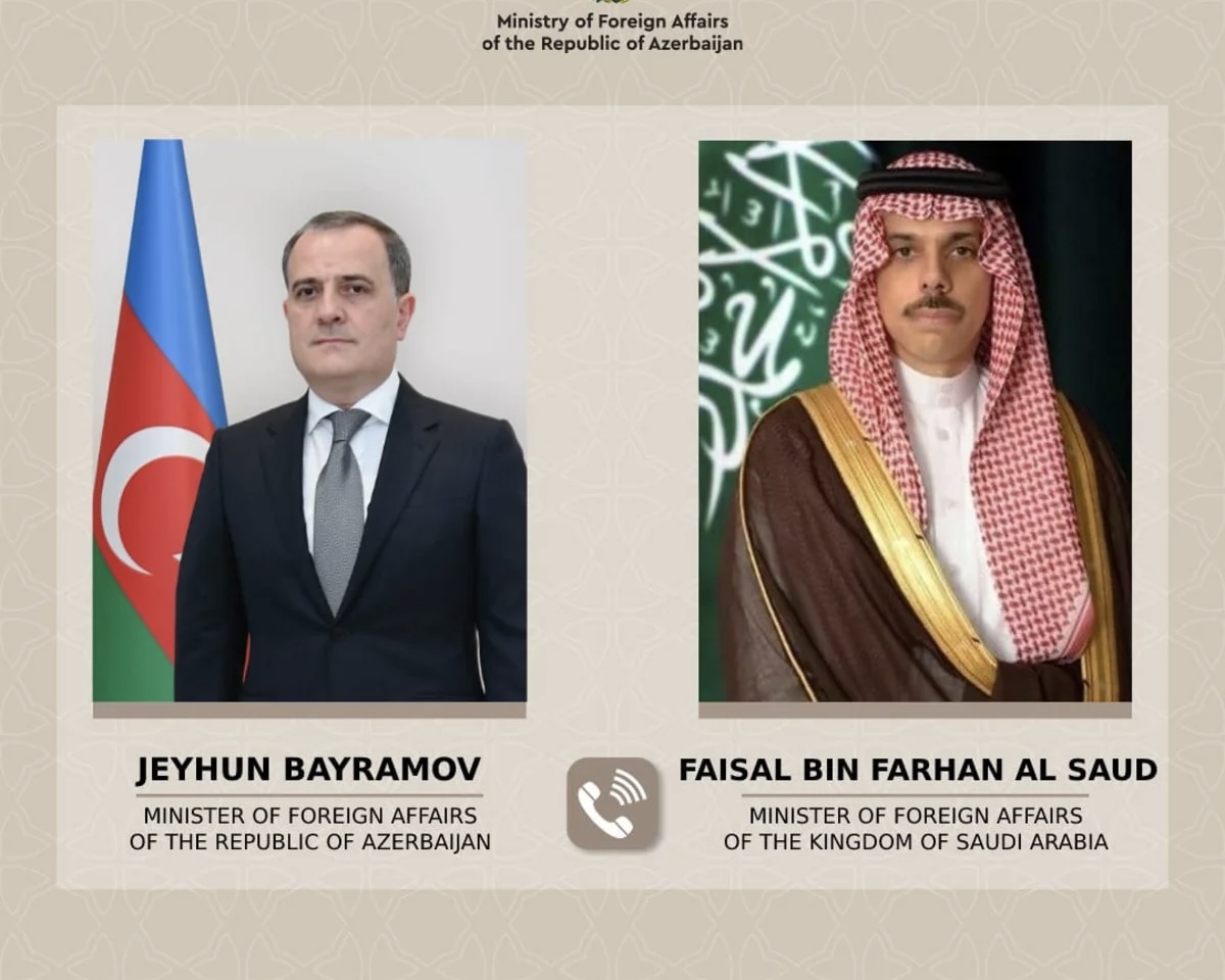 Ceyhun Bayramov səudiyyəli həmkarı ilə Yaxın Şərqdəki vəziyyəti müzakirə edib