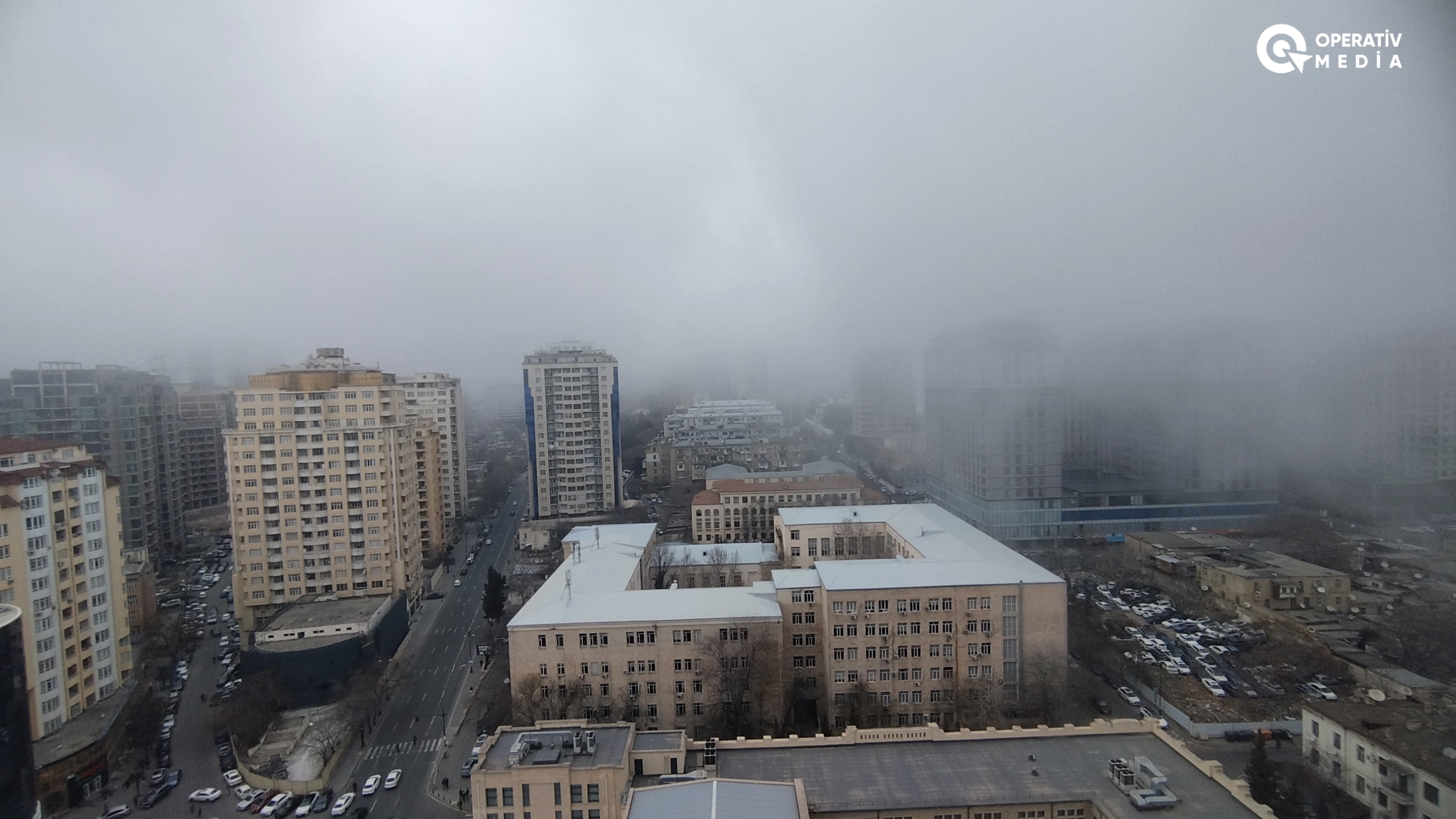 Paytaxtın bəzi yerlərində duman müşahidə olunur