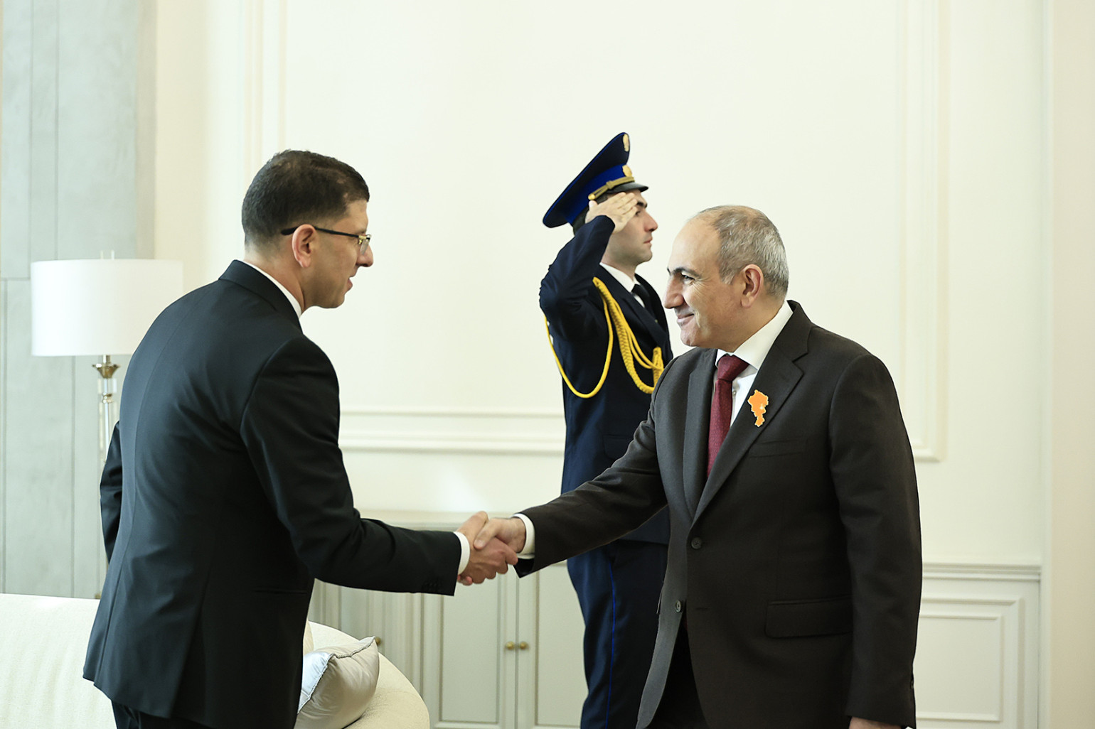 Paşinyan Bolqarıstanın yeni təyin olunmuş səfiri ilə sülhü müzakirə edib