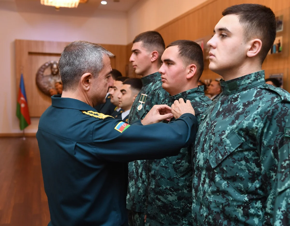 DSX rəisi xidməti-döyüş fəaliyyətində fərqlənən hərbi qulluqçuları təltif edib