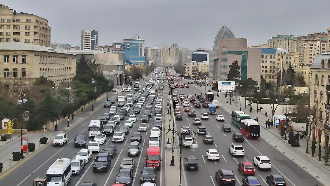 Bakıda tıxac müşahidə olunan yollar açıqlanıb - SİYAHI