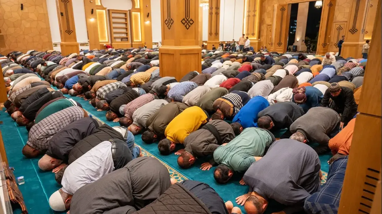 Ramazan bayramı ilə əlaqədar bayram namazı qılınıb