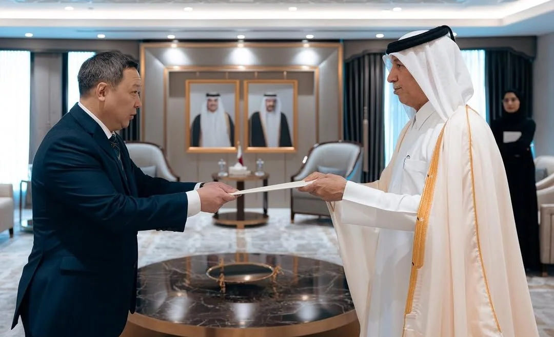 Qırğızıstan səfiri etimadnaməsi Qətərin xarici işlər nazirinə təqdim edib