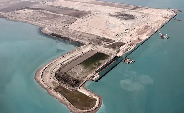 Küveytin Mübarək əl-Kəbir limanı raket atəşinə tutulub