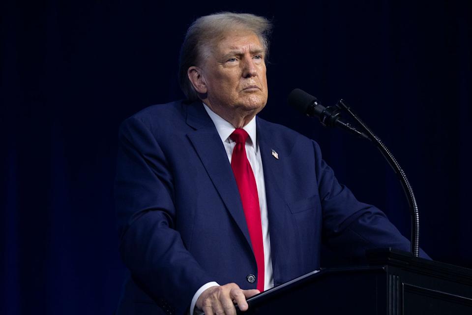 Tramp: İran ABŞ təyyarədaşıyan gəmisinə 17 fərqli tərəfdən hücum edib