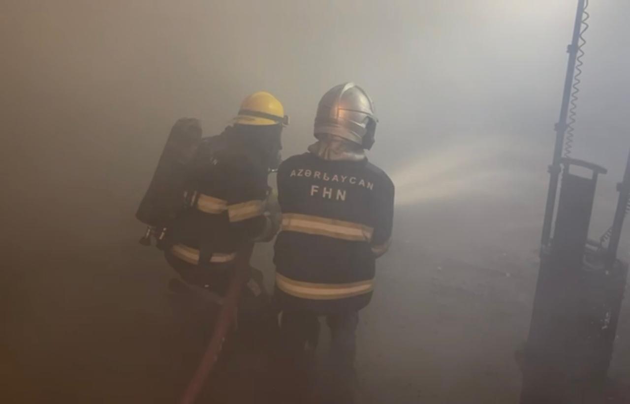 Binəqədidə anbarda baş verən yanğın məhdudlaşdırılıb - YENİLƏNİB 3- FOTOLAR