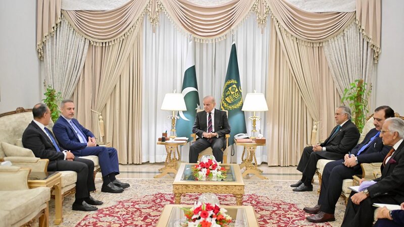 Türkiyə XİN rəhbəri Şahbaz Şəriflə görüşüb