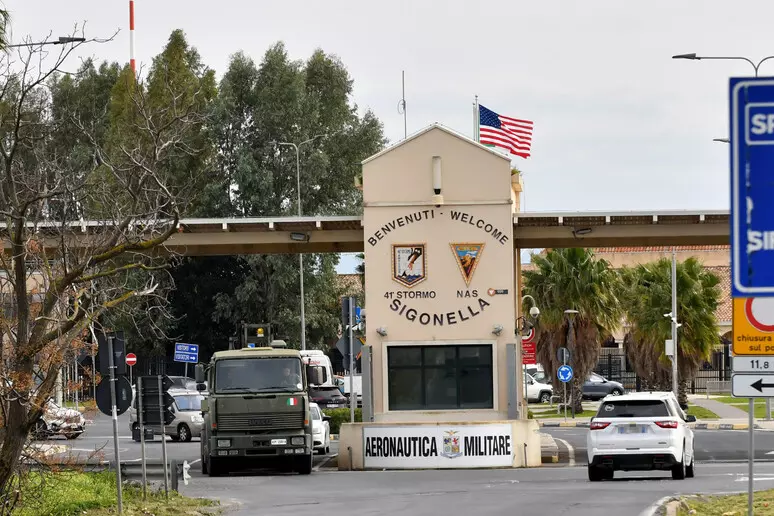 İtaliya ABŞ təyyarələrinin "Sigonella" hava bazasından istifadə etməsinə icazə verməyib