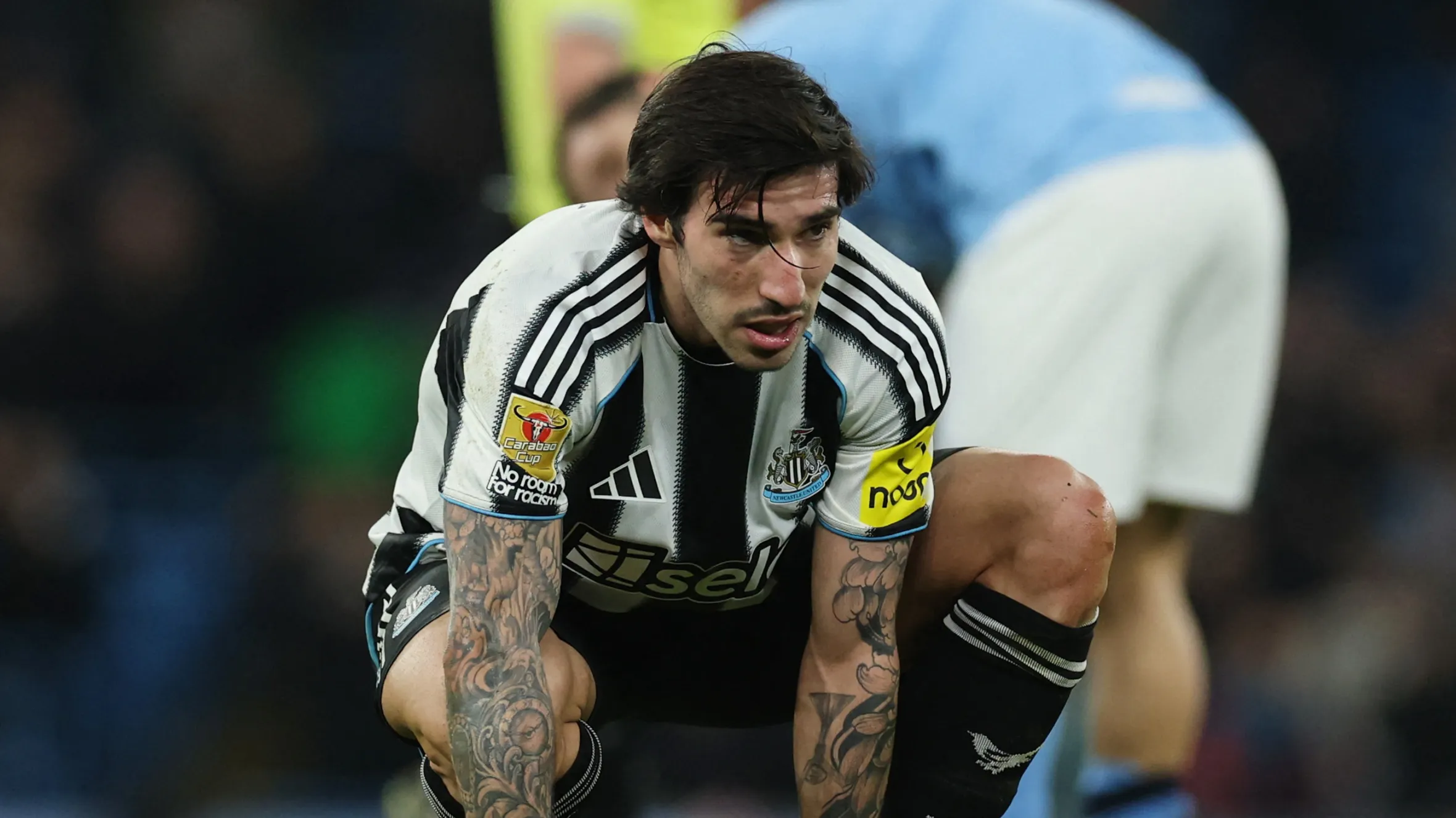 "Nyukasl Yunayted" italiyalı futbolçusunu komandada saxlamaq istəyir 