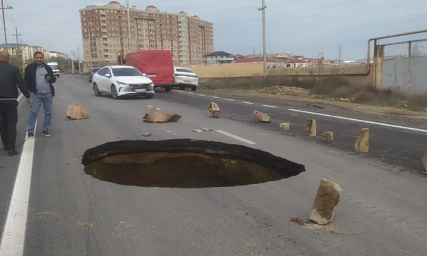 Masazırdakı "Zəngilan şəhərciyi"ndə yol çöküb