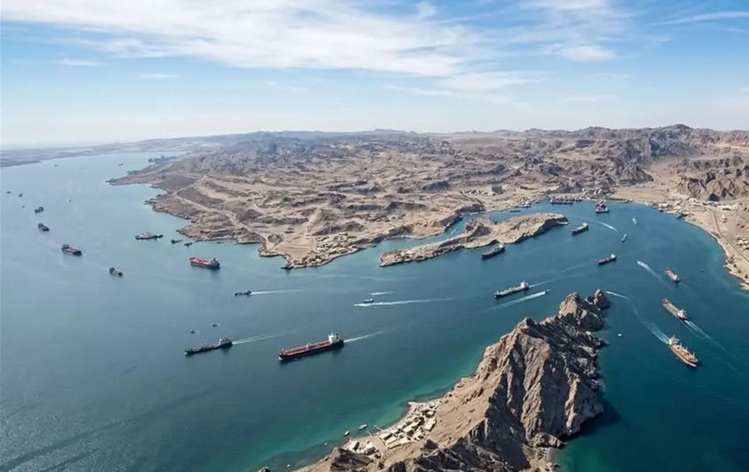 Hörmüz boğazında 400-ə yaxın gəmi İranın icazəsini gözləyir