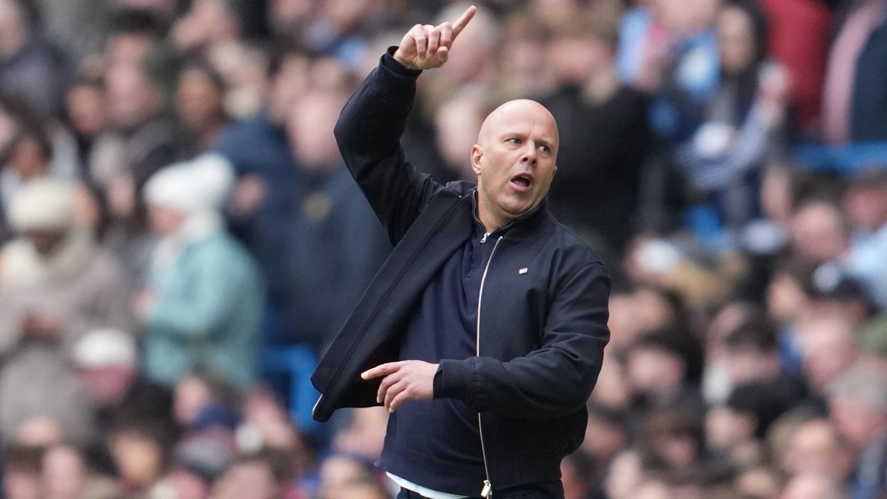 Arne Slot "Liverpul"da vəzifəsini itirə bilər