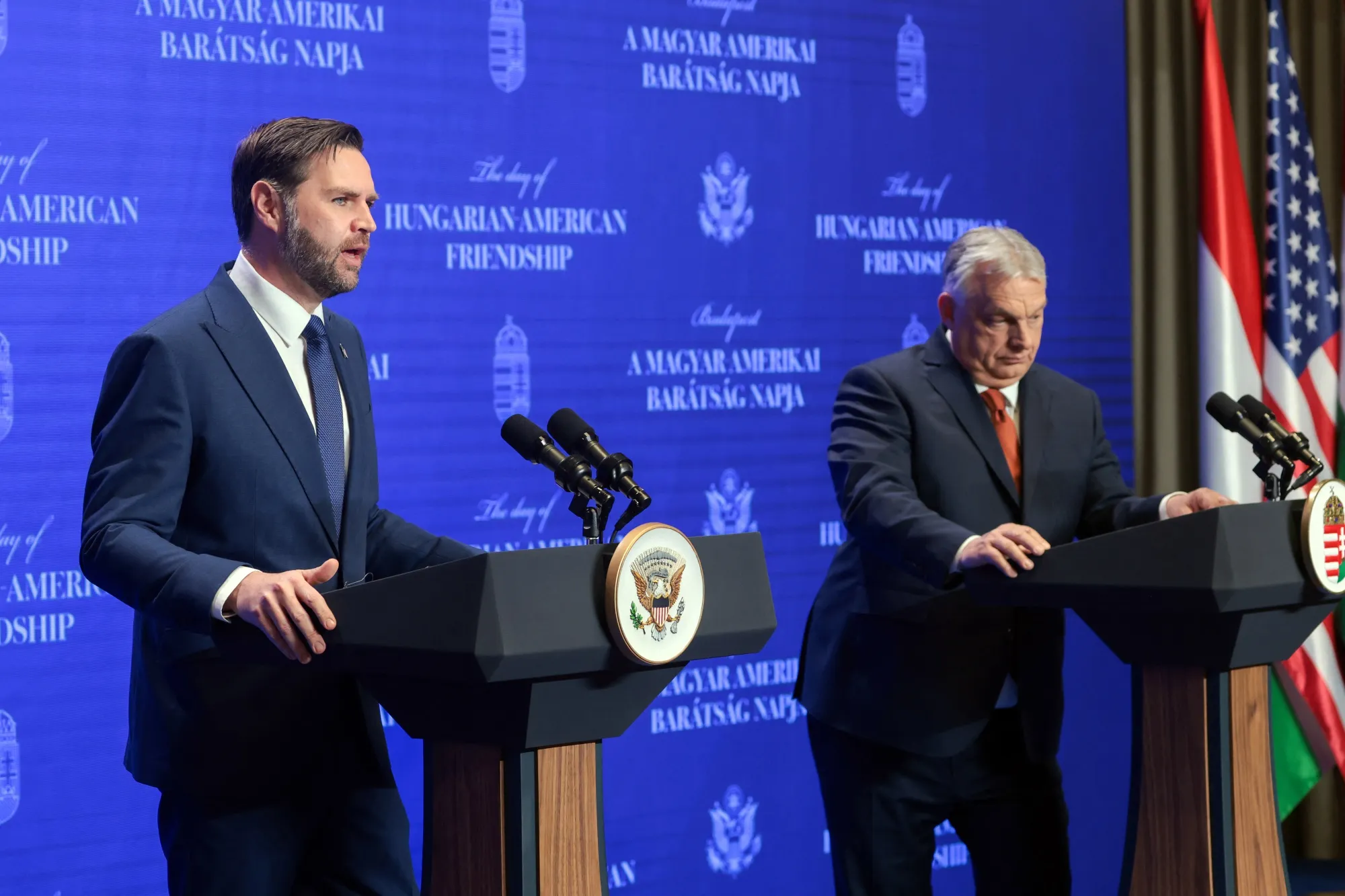 Vens: ABŞ Xark adasındakı hərbi hədəflərə zərbələr endirib