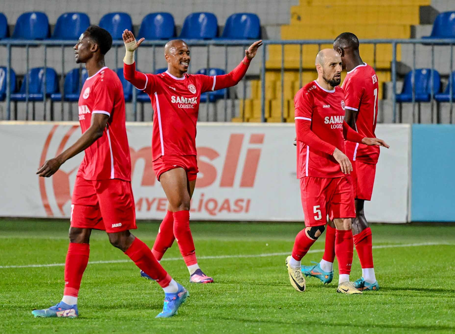 Felipe Santos 25-ci qolunu vurdu 