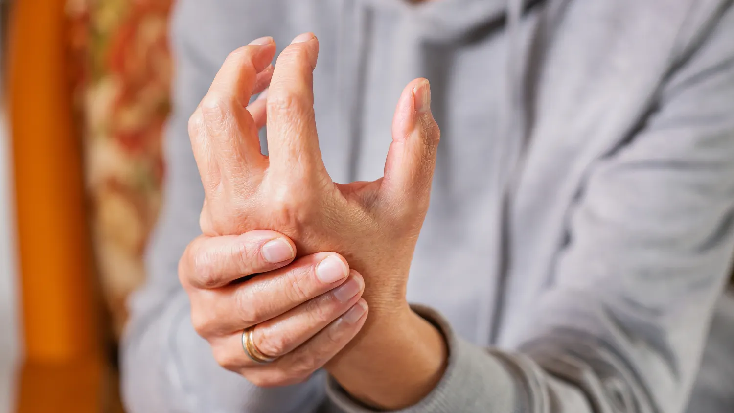 Revmatik artrit nədir və necə müalicə olunur?