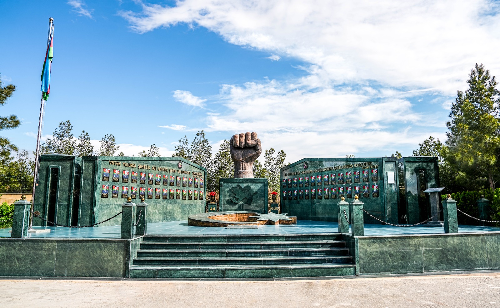 “Çevikçi” kursunu bitirmiş hərbi qulluqçulara beretlər təqdim olunub
