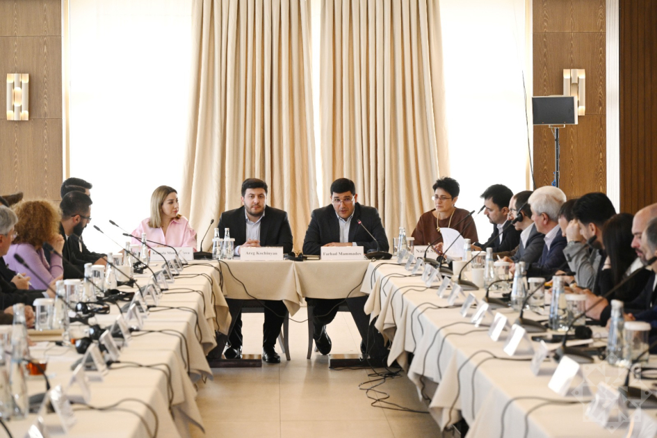 Azərbaycan və Ermənistanın vətəndaş cəmiyyəti nümayəndələrinin iştirakı ilə dəyirmi masa keçirilib - YENİLƏNİB