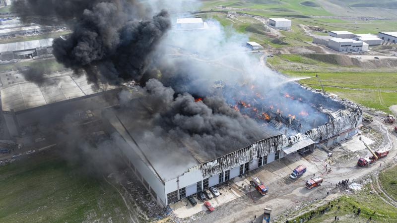 Ankarada mebel anbarında yanğın baş verib