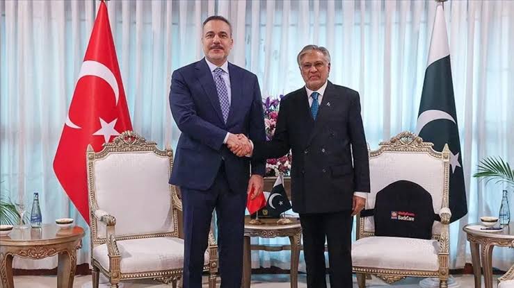 Türkiyə və Pakistan XİN rəhbərləri arasında telefon danışığı olub